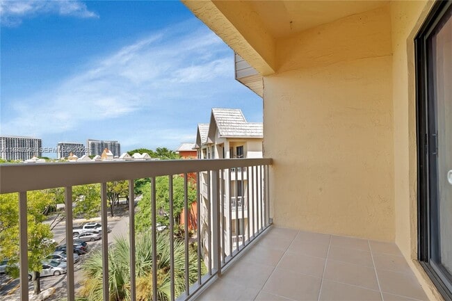 8180 Geneva Ct in Doral, FL - Building Photo - Building Photo