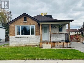 97 Central Park Blvd N in Oshawa, ON - Building Photo