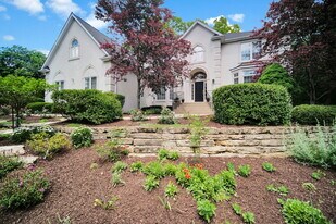36W244 Fieldcrest Dr in St. Charles, IL - Building Photo