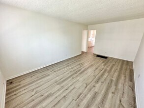 M-E Bldg 3 in Long Beach, CA - Building Photo - Interior Photo