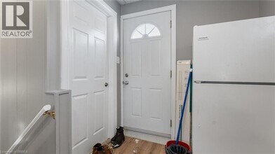 356 Wellington St in Brantford, ON - Building Photo - Building Photo