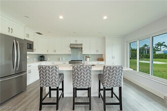 595 Wedge Dr in Naples, FL - Building Photo - Building Photo