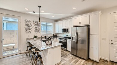 3241 E Malibu Dr, Unit 2 in San Tan Valley, AZ - Foto de edificio - Building Photo