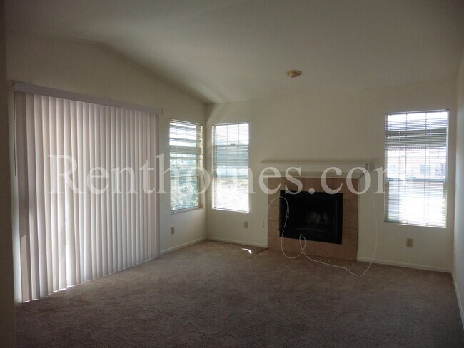 18563 Caminito Pasadero in San Diego, CA - Building Photo - Building Photo