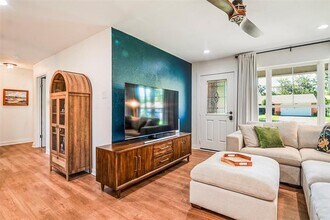 2625 Jonesboro Ave in Dallas, TX - Building Photo - Building Photo