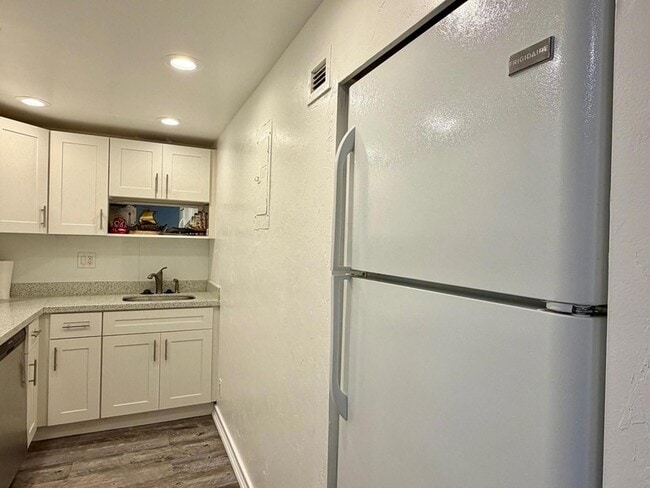 3000 Riomar St, Unit 410 in Fort Lauderdale, FL - Building Photo - Building Photo