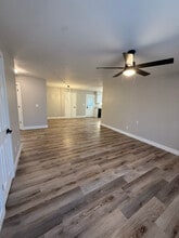 133 W Terrace Ct in Sparta, MO - Foto de edificio - Building Photo