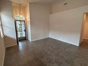 7706 Brabham Way in Elk Grove, CA - Building Photo - Building Photo