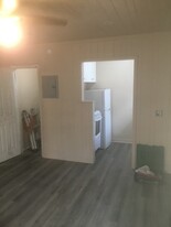 609 SW 4th Ave, Unit #4 Apartments