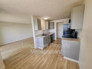 412 Pearl St in Oregon City, OR - Building Photo - Building Photo