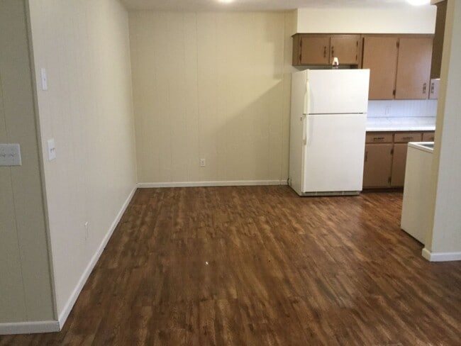 216 W Auburn St in Bolivar, MO - Building Photo - Building Photo