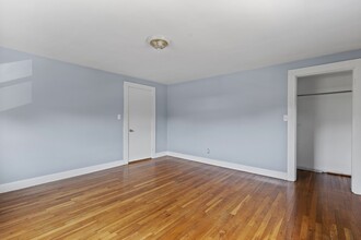 869 Granite St-Unit -2 in Braintree, MA - Foto de edificio - Building Photo