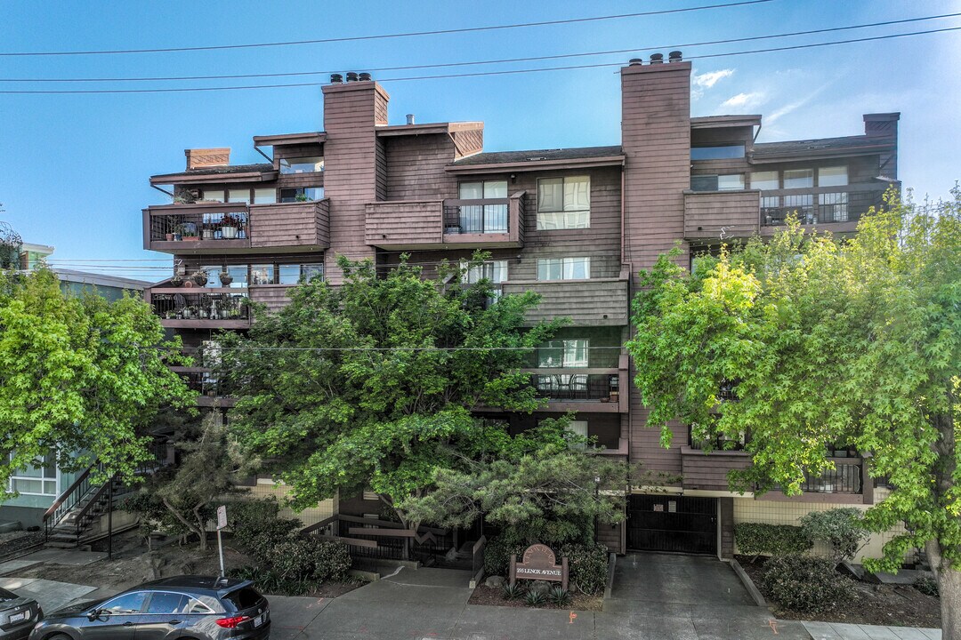 295 Lenox Ave in Oakland, CA - Foto de edificio