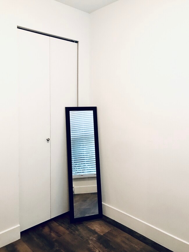 1534 Henshaw Ln in Vancouver, BC - Building Photo - Building Photo