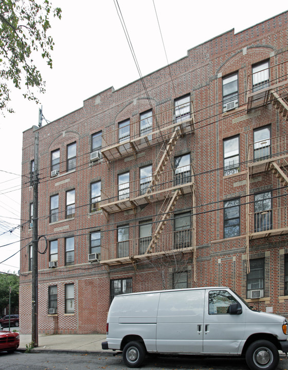 J & P Mansion in Brooklyn, NY - Building Photo