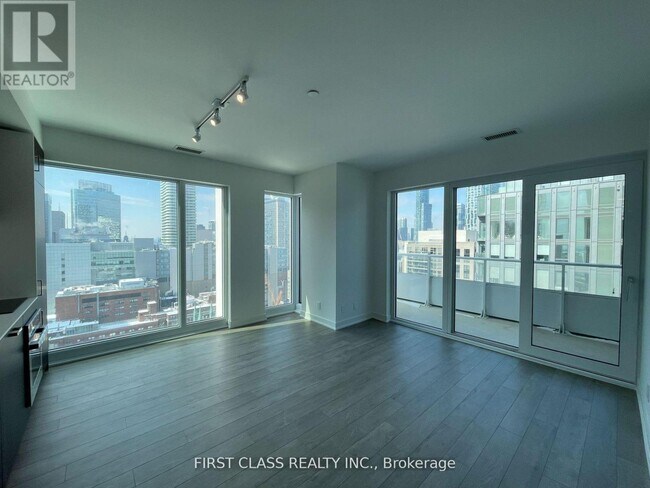 88 Queen St E in Toronto, ON - Building Photo - Building Photo