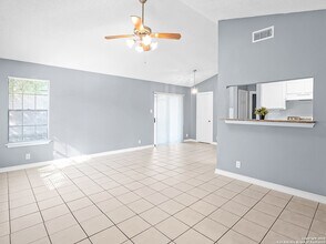 715 Meadow Gate in Converse, TX - Building Photo - Building Photo