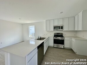 577 Rogers Pike in San Antonio, TX - Building Photo - Building Photo