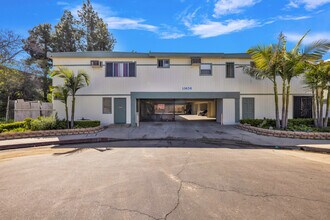 15634 Leadwell St in Van Nuys, CA - Building Photo - Building Photo