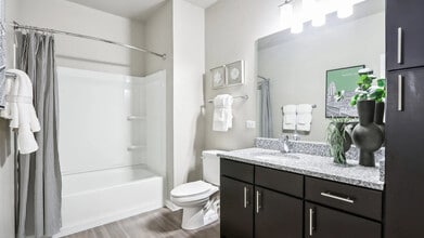 Springs at Canton in Canton, MI - Foto de edificio - Building Photo