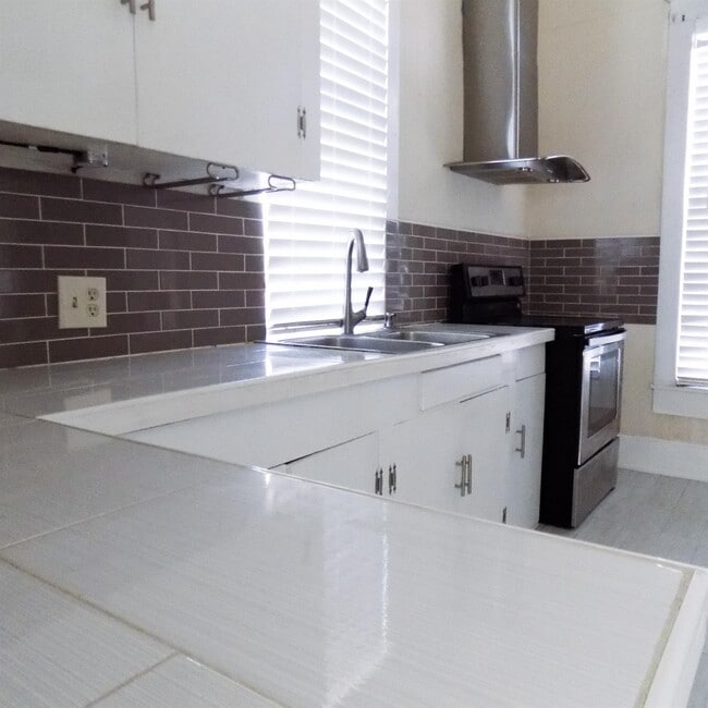 property at 404 S Lasalle St