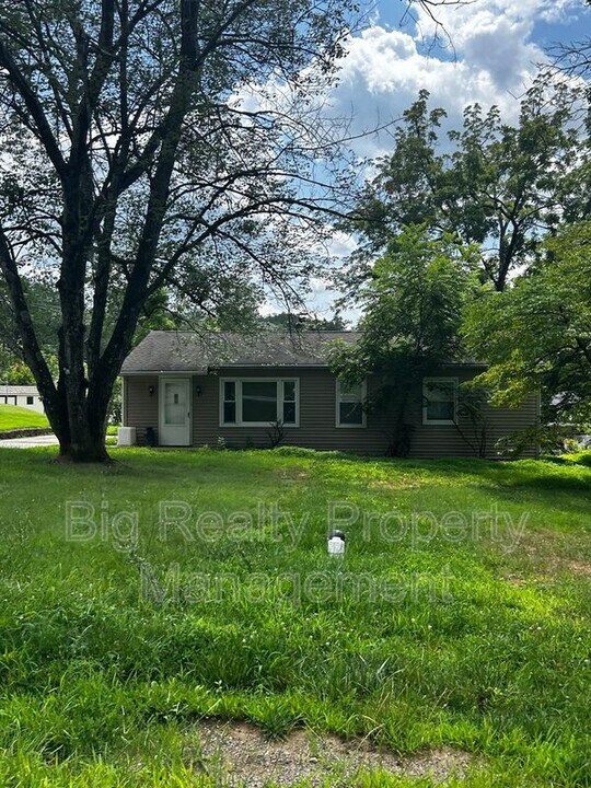 38 Aldian Rd in Phoenixville, PA - Building Photo