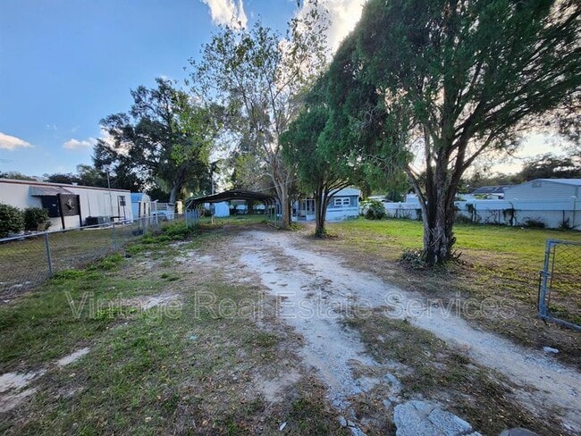 114 Hillside Dr in Seffner, FL - Building Photo - Building Photo