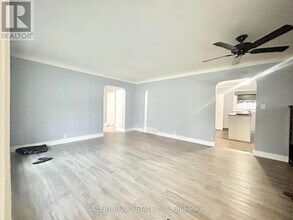 3843 Hillcrest Blvd in Windsor, ON - Building Photo - Building Photo