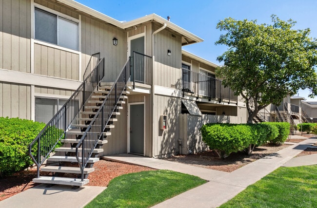 Tanglewood Apartments in Lemoore, CA - Foto de edificio - Building Photo