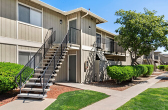 Tanglewood Apartments in Lemoore, CA - Foto de edificio - Building Photo