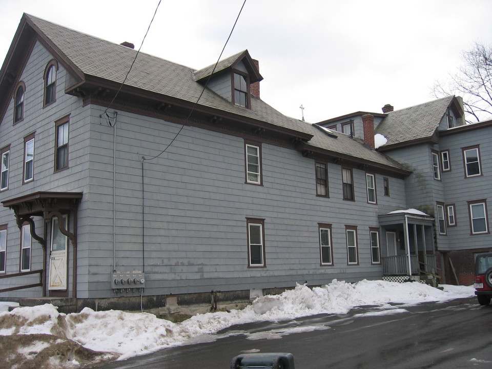 230 Kimball St in Fitchburg, MA - Building Photo