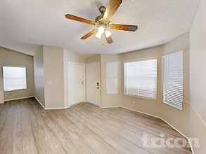 528 Dutchman Ave in Henderson, NV - Building Photo - Building Photo