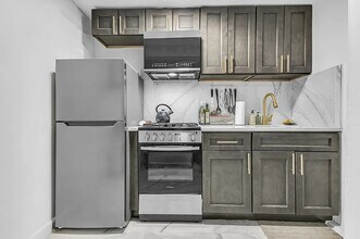 243 E Broadway in New York, NY - Building Photo - Building Photo