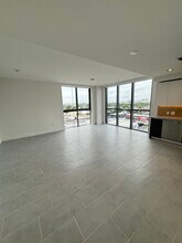 87 NW 24th St, Unit B1 in Miami, FL - Foto de edificio - Building Photo