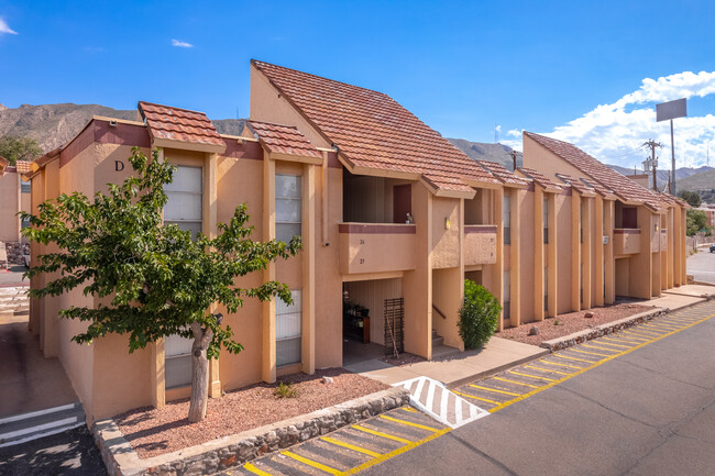 The Hills At North Mesa in El Paso, TX - Building Photo - Building Photo