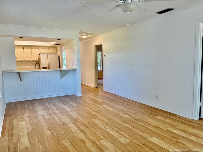 802 SE Central Pkwy in Stuart, FL - Building Photo - Building Photo