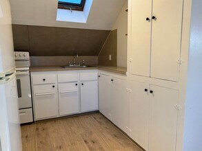 37 Oak St-Unit -5 in Middleboro, MA - Building Photo - Building Photo