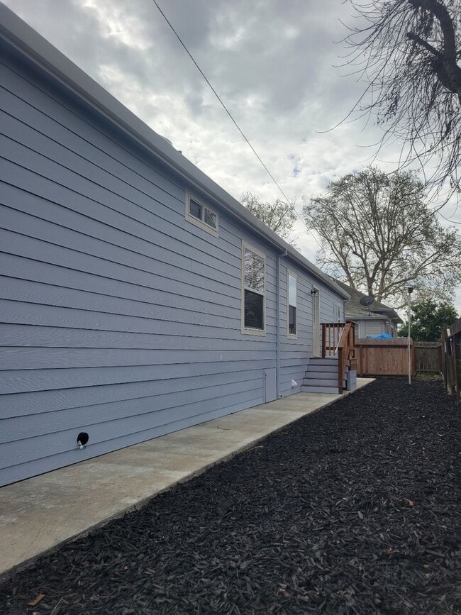 515 E Walnut St in Lodi, CA - Building Photo - Building Photo
