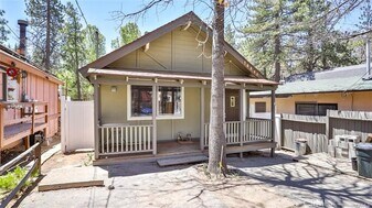 32905 Chipmunk Ln in Running Springs, CA - Building Photo
