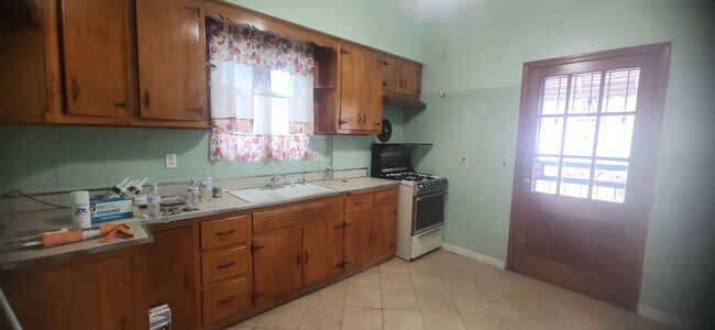 6807 Smith Ave in North Bergen, NJ - Building Photo - Building Photo