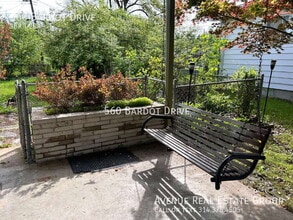 560 Bardot Dr in Florissant, MO - Building Photo - Building Photo