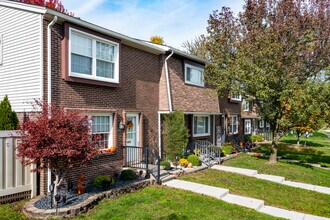 Bretton Village Co-Op in Trenton, MI - Foto de edificio - Building Photo