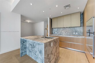500 Alton Rd, Unit 3304 in Miami Beach, FL - Building Photo - Building Photo