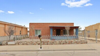 325 Vista Hill Dr in El Paso, TX - Building Photo - Building Photo
