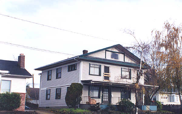 3583 NE Broadway St in Portland, OR - Foto de edificio - Building Photo