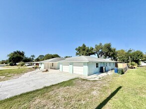 4440 Maceachen Blvd in Sarasota, FL - Foto de edificio - Building Photo