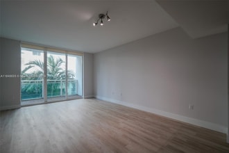 950 Brickell Bay Dr in Miami, FL - Building Photo - Building Photo