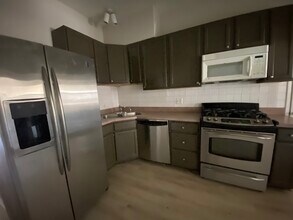 4530 N Lincoln Ave, Unit 201 in Chicago, IL - Building Photo - Building Photo