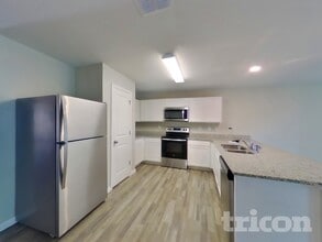 9268 Gibralter St in Spring Hill, FL - Building Photo - Building Photo