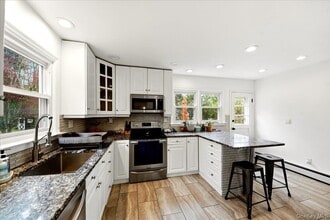 398 Cherry St in Bedford Hills, NY - Building Photo - Building Photo
